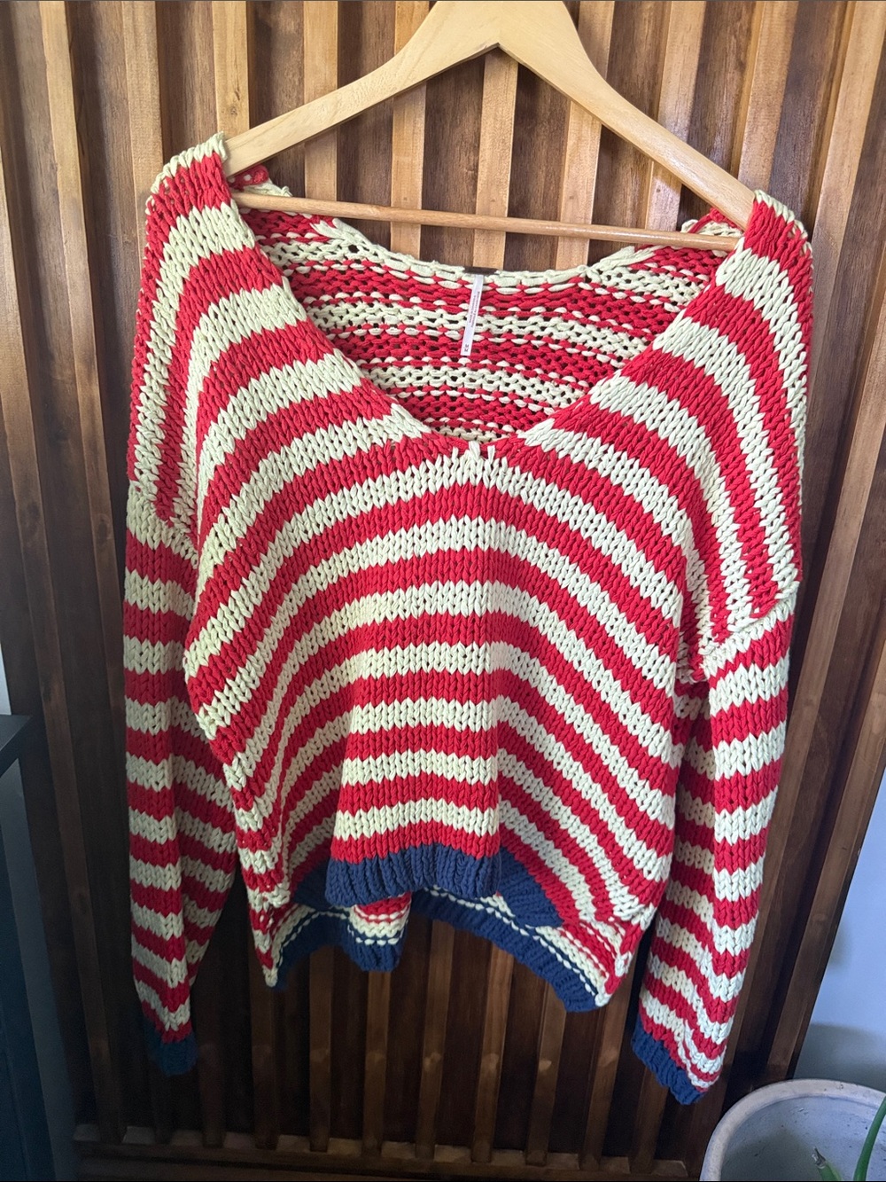 Free People Portland Pullover Vneck Sweater. Size M - Picture 3 of 11